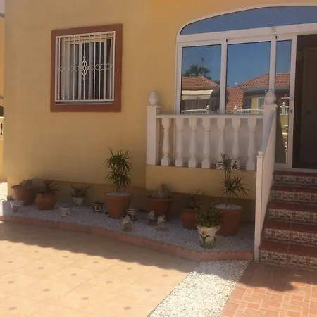 Torrevieja, La Torreta Ground Floor With Large Private Patio Garden 또레비에하