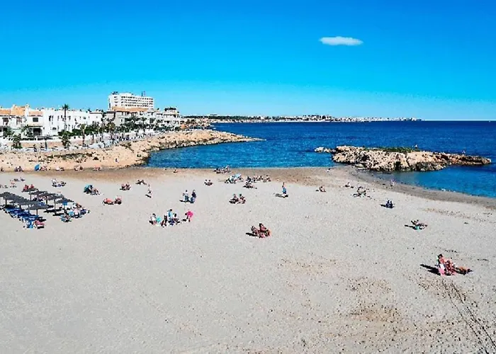 公寓 Torrevieja, La Torreta Ground Floor With Large Private Patio Garden 托雷维耶哈