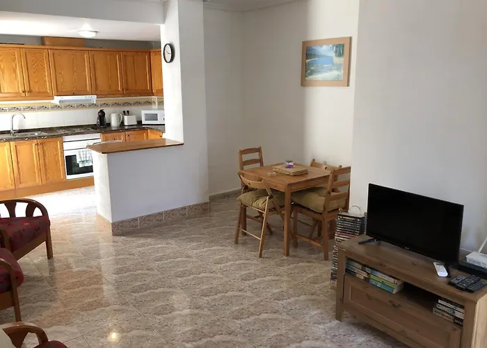 公寓 Torrevieja, La Torreta Ground Floor With Large Private Patio Garden