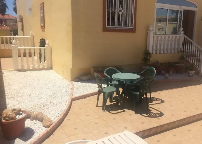 Torrevieja, La Torreta Ground Floor With Large Private Patio Garden 公寓 托雷维耶哈